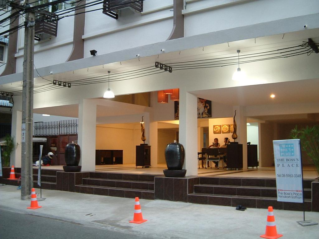 The Boss'S Place Sathorn Hotel Bangkok Exterior photo