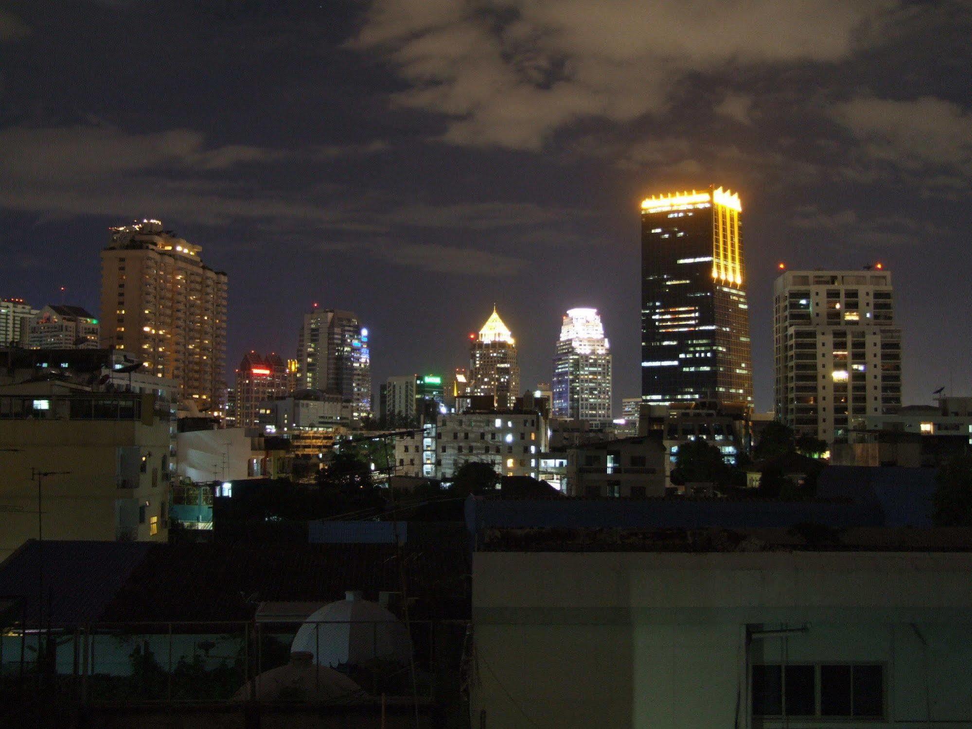 The Boss'S Place Sathorn Hotel Bangkok Exterior photo